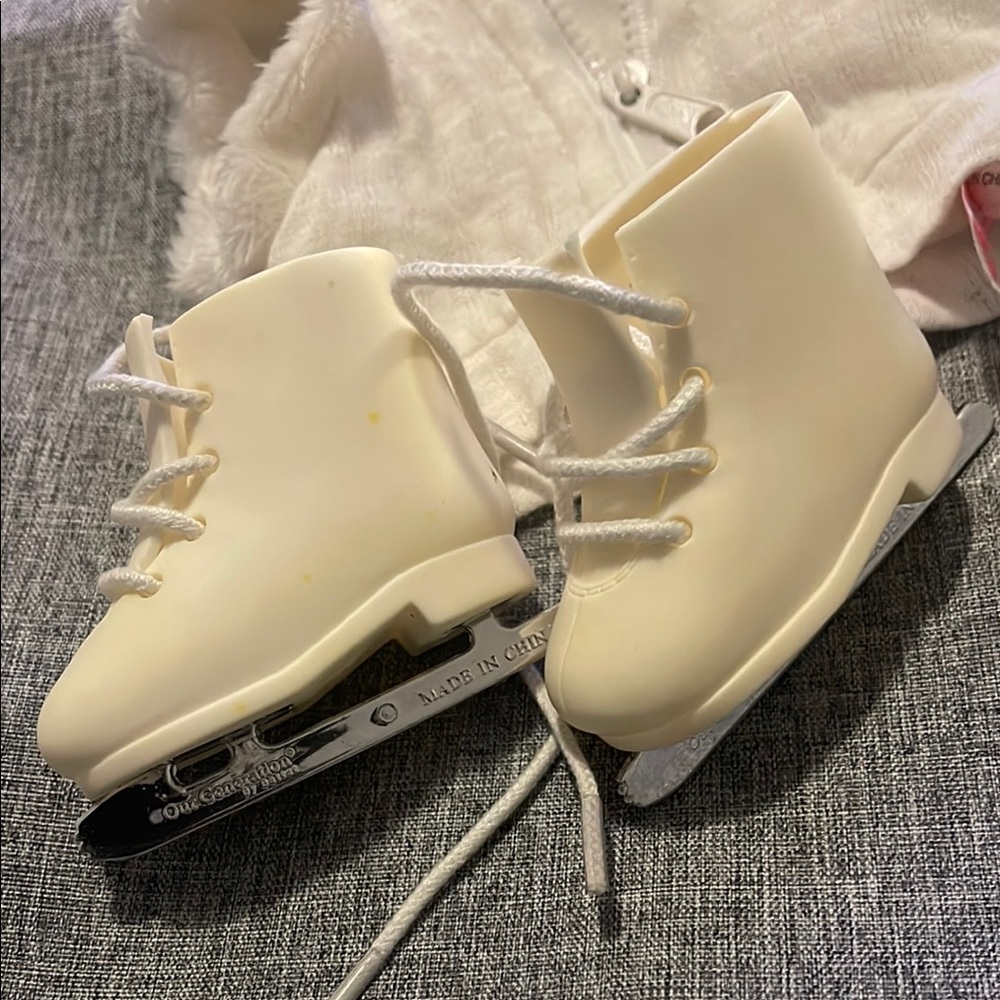 OUR GENERATION Doll Ice Skating Outfit with Skates - Picture 3 of 5